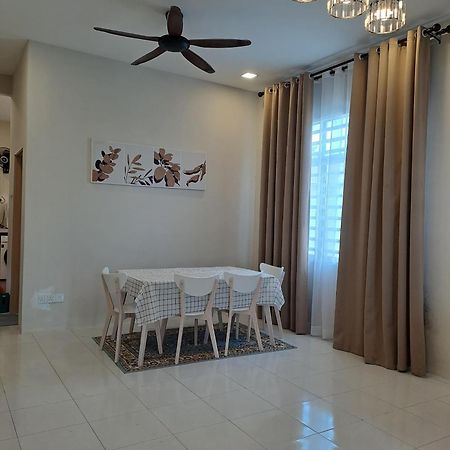 Dahlya Homestay Kuantan Exteriör bild